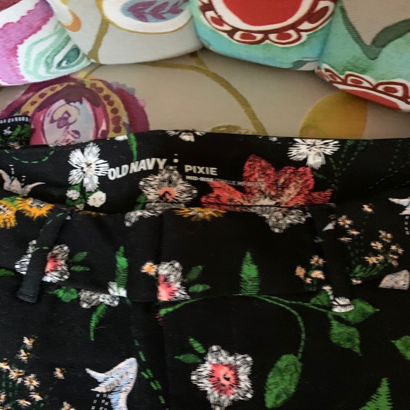 floral old navy pixie pants - Picture 3 of 4